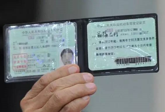 为讨个说法,陈先生将孟女士和朱某告上法庭,要求两人支付30万元精神赔偿金。